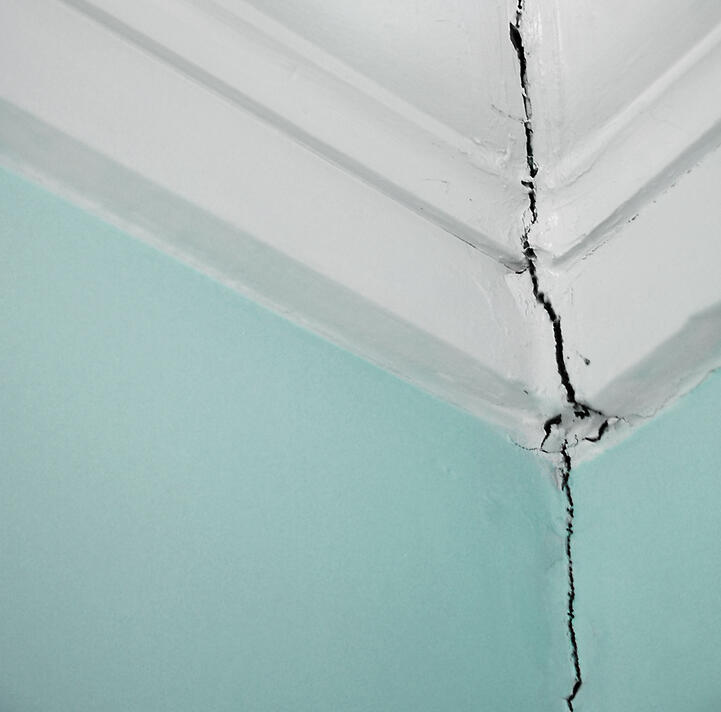 Settlement Cracks